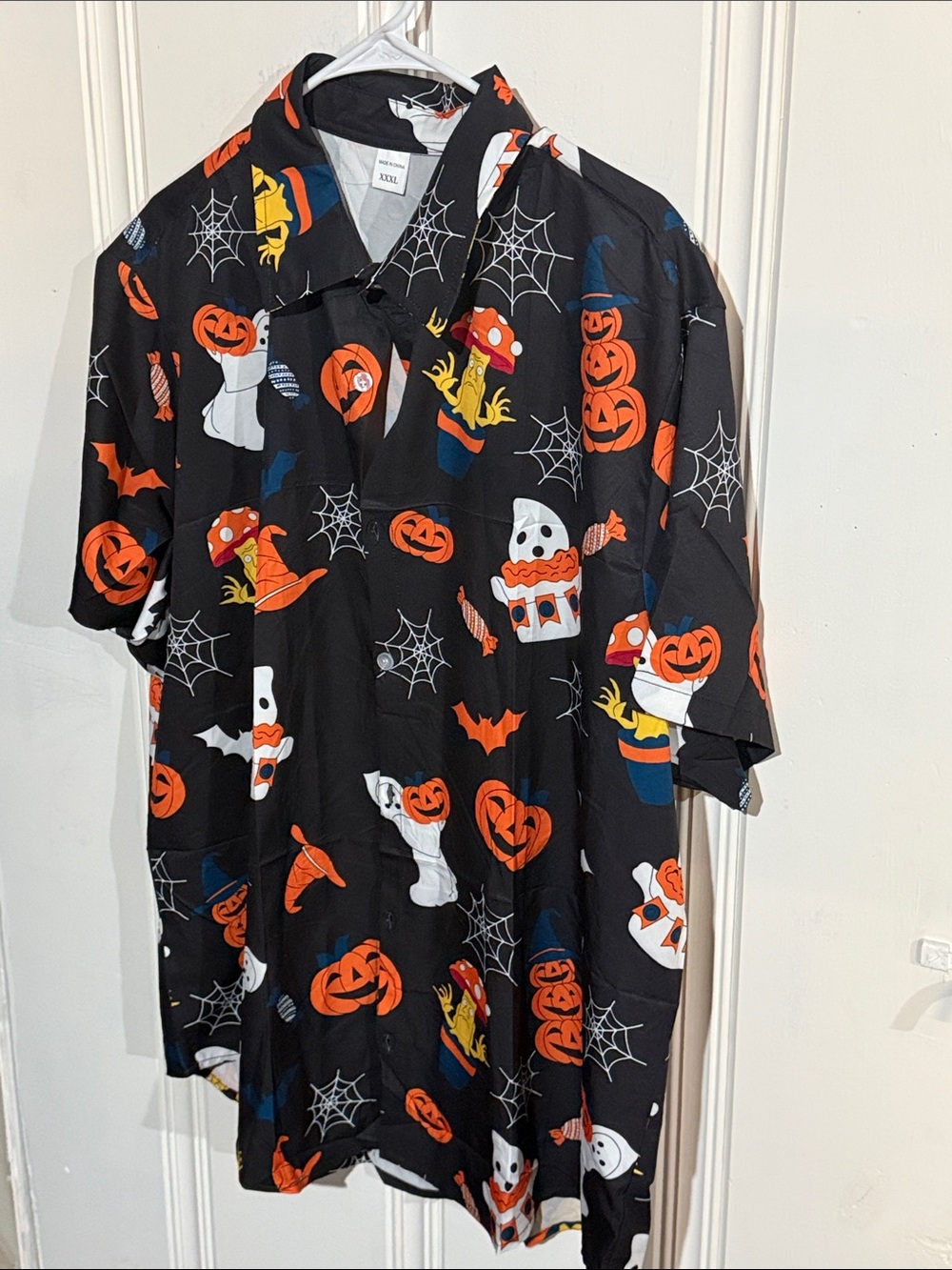 Source Unknown Black Halloween Button-Up Shirt with Orange Accents